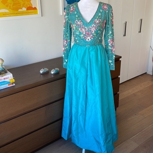 VINTAGE 100% Silk Hand Beaded Victoria Royal gown - Picture 1 of 13